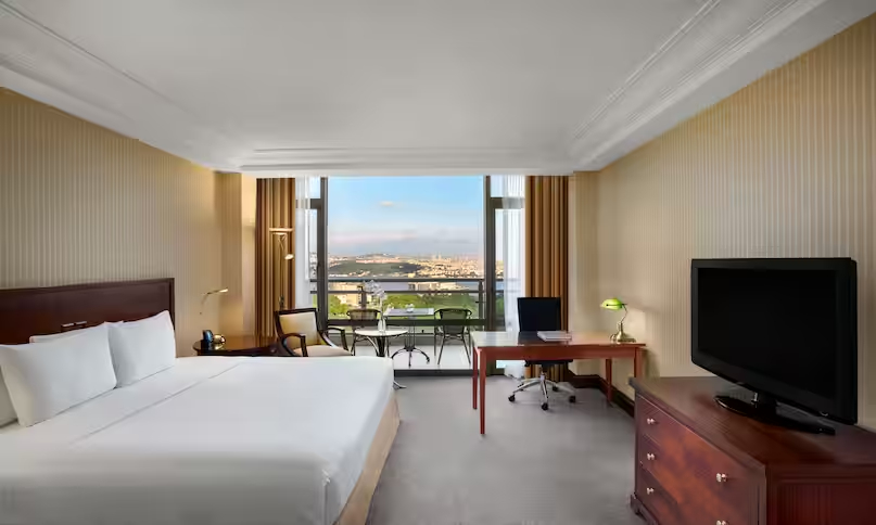 Hilton Istanbul Bosphorus Представительский номер, 1 двуспальная кровать «Кинг-сайз», доступ в бизнес-центр, вид на Босфор