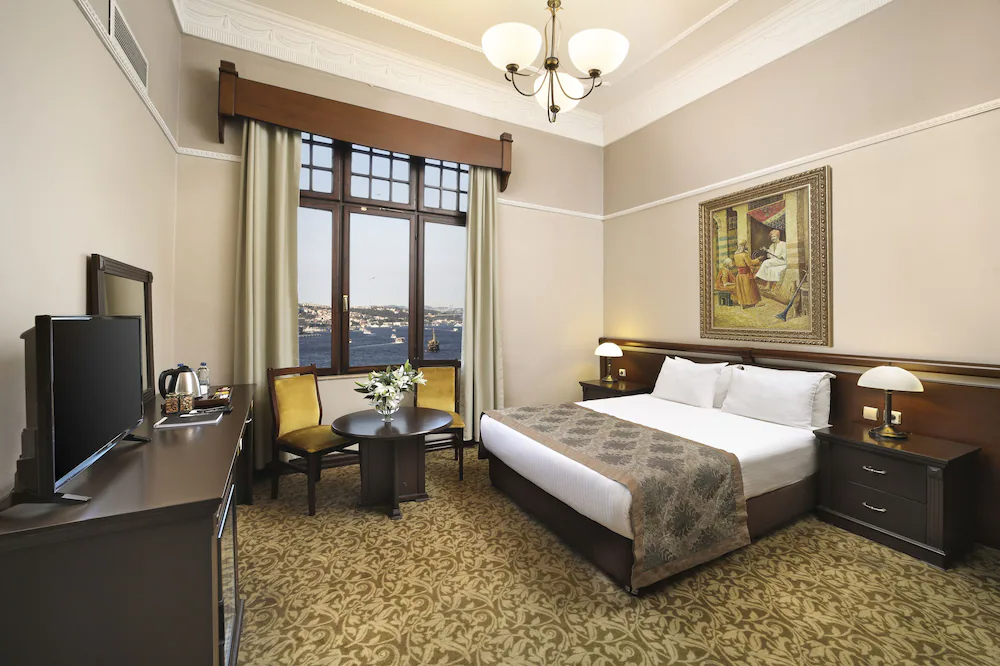 Legacy Ottoman Hotel Номер Делюкс с кроватью размера «king-size» или 2 отдельными кроватями, вид на Босфор