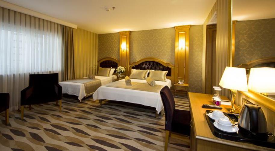 Aprilis Hotel Quadruple Room