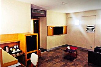 Nippon Hotel Deluxe Triple Room