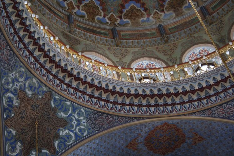 Дворец Долмабахче и Мечеть Безми Алем Валиде Султан